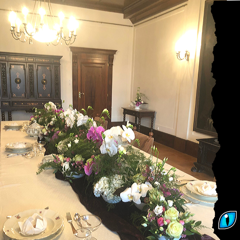 Spolupráce na květinové výzdobě svatebního stolu ve vile Stiassni
